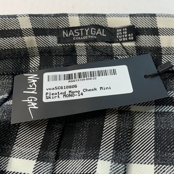 Nasty Gal Check Pleated Relaxed Mini Skirt size 10 New with Tags - Picture 4 of 5